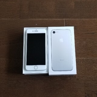 アイフォーン(iPhone)のiphone 7  b シルバー　(スマートフォン本体)
