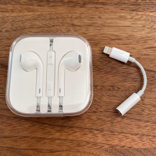 アップル(Apple)の新品！　Apple純正イヤホン　ジャックタイプ(ストラップ/イヤホンジャック)