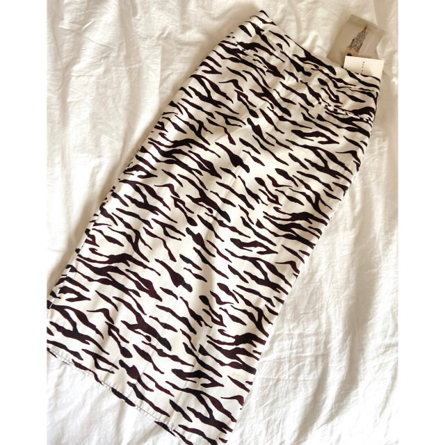 Drawer(ドゥロワー)の最終値下げ‼️新品REJINA PYOレジーナピョウ総柄ギャザースカート レディースのスカート(ロングスカート)の商品写真