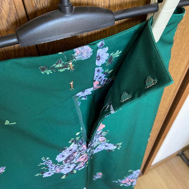 Avan Lily(アバンリリー)のアバンリリィ　グリーン　タイトスカート レディースのスカート(ロングスカート)の商品写真