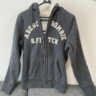 アバクロンビーアンドフィッチ(Abercrombie&Fitch)のアバクロ　グレー　フード付　ボアパーカー(パーカー)