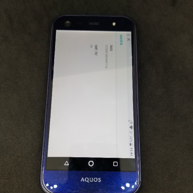 SHARP(シャープ)の375 au SHV38 AQUOS serie mini ジャンク スマホ/家電/カメラのスマートフォン/携帯電話(スマートフォン本体)の商品写真