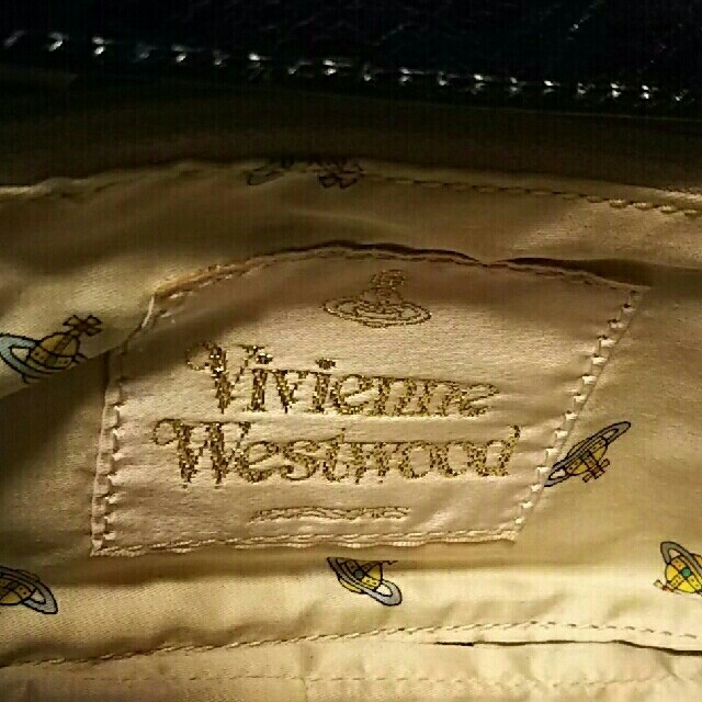 Vivienne Westwood(ヴィヴィアンウエストウッド)のヤスミン ミニバッグ 型押しオーブ オーブ裏地 ヴィヴィアン ウエストウッド レディースのバッグ(ハンドバッグ)の商品写真