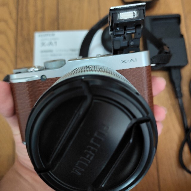 FUJI FILM X-A1 レンズキット BROWN ミラーレス一眼 FUJI FILM X-A1 レンズキット BROWN ミラーレス一眼