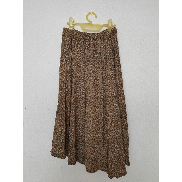 ROSE BUD(ローズバッド)の未使用 ローズバッド レオパード柄イレギュラーヘムラインスカート 茶系 フリー レディースのスカート(ロングスカート)の商品写真
