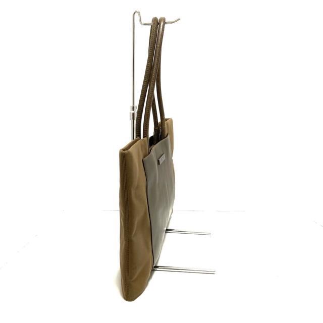 TUMI(トゥミ)のトゥミ ショルダーバッグ - グレーベージュ レディースのバッグ(ショルダーバッグ)の商品写真