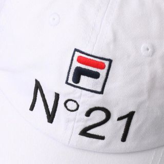 ヌメロヴェントゥーノ(N°21)の【N°21×FILA】ロゴキャップ(キャップ)