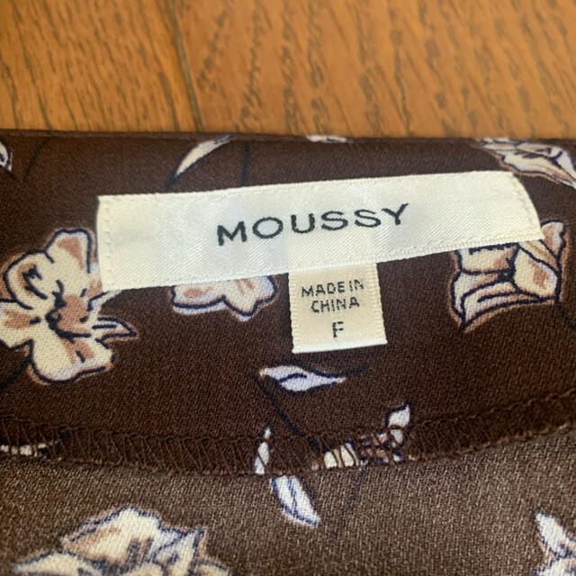 moussy(マウジー)のmoussy トップス　花柄 レディースのトップス(シャツ/ブラウス(長袖/七分))の商品写真