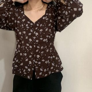 マウジー(moussy)のmoussy トップス　花柄(シャツ/ブラウス(長袖/七分))