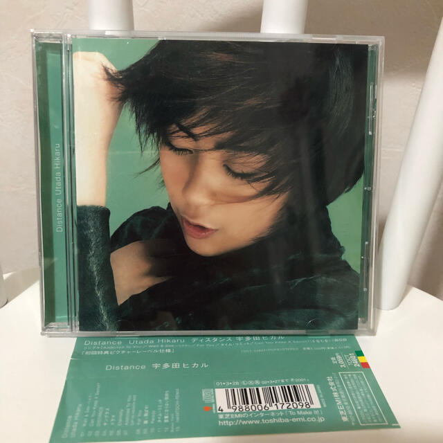 宇多田ヒカル/Distance  ディスタンス　歌詞カードあり エンタメ/ホビーのCD(ポップス/ロック(洋楽))の商品写真