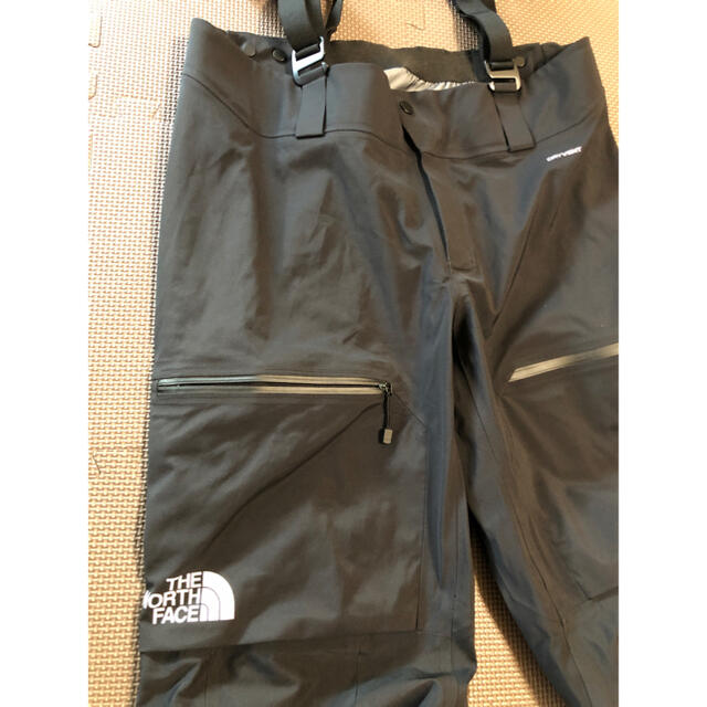 THE NORTH FACE(ザノースフェイス)の海外限定　新品　ノースフェイス　ビブパンツ　黒　M ブラック　スノーボードウェア スポーツ/アウトドアのスノーボード(ウエア/装備)の商品写真