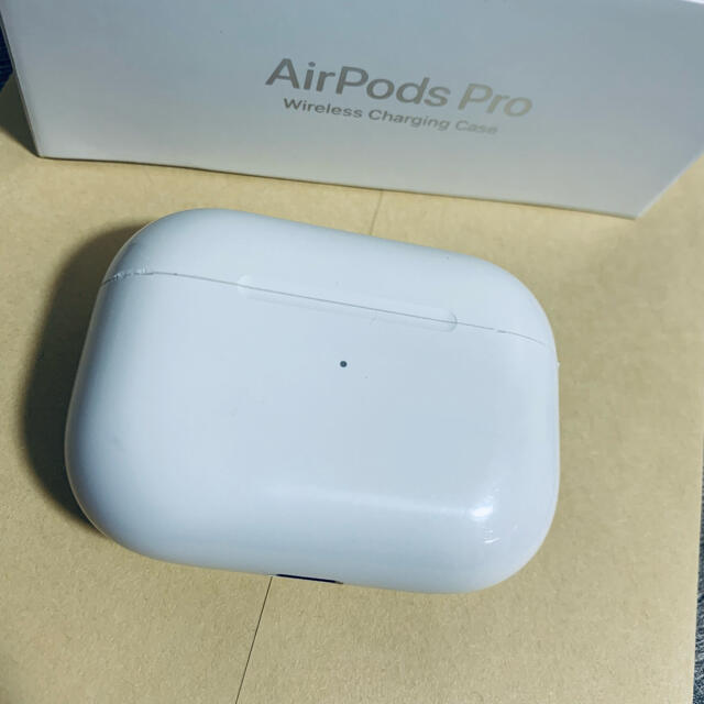 Apple AirPods Pro エアーポッズ　充電ケースのみのサムネイル