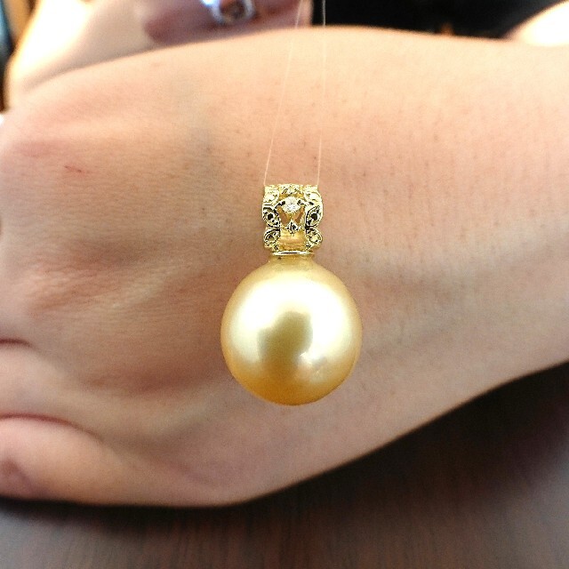 大粒✨14mm ゴールデンパール ネックレス トップ ダイヤモンド K18 レディースのアクセサリー(ネックレス)の商品写真