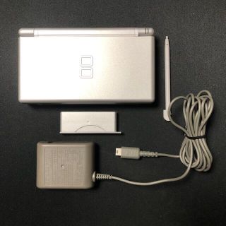 ニンテンドーDS(ニンテンドーDS)の任天堂 DS lite シルバー(携帯用ゲーム機本体)