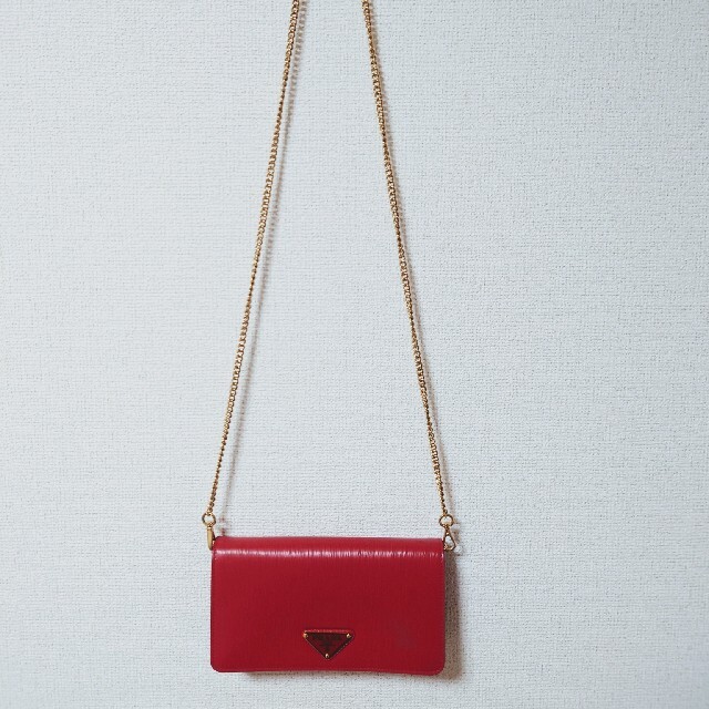 してました PRADA ウォレットチェーンの通販 by Bebi's shop|プラダ ...