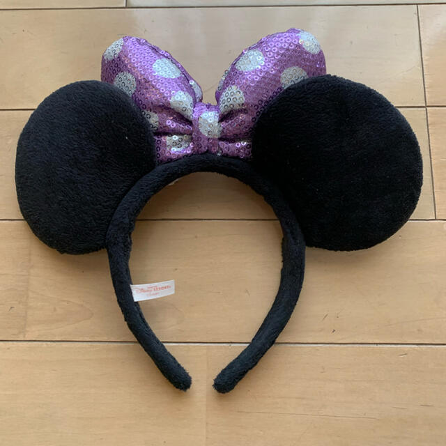 Disney(ディズニー)のディズニー　紫リボンのカチューシャ レディースのヘアアクセサリー(カチューシャ)の商品写真