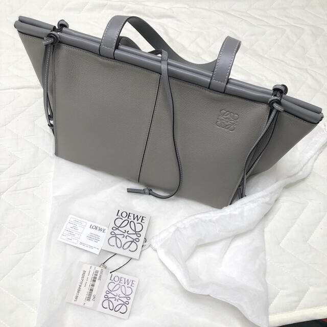 ロエベクッショントート スモールサイズ 今年の新作から定番まで