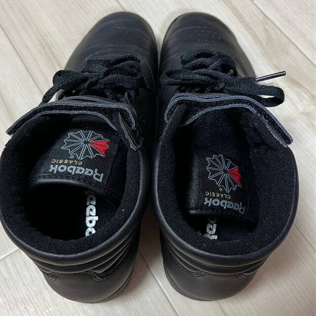 Reebok(リーボック)の【中古品】Reebok Freestyle HI 黒　25㎝ レディースの靴/シューズ(スニーカー)の商品写真