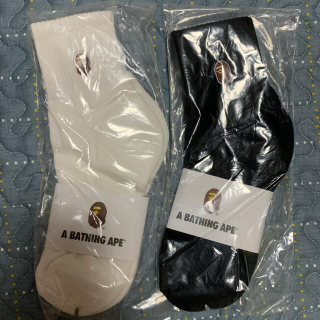 メンズ　ソックス　A BATHING APE  2足　白　黒　23〜27cm メンズのレッグウェア(ソックス)の商品写真