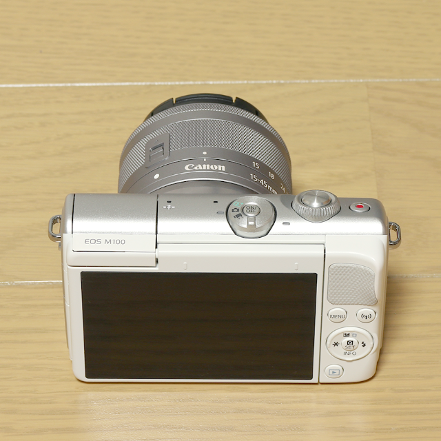 【未使用に近い】キヤノン EOS M100 + 標準ズーム