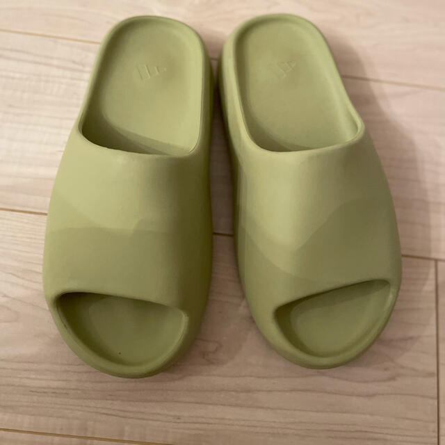 adidas(アディダス)のYeezy slide resin US8 メンズの靴/シューズ(サンダル)の商品写真