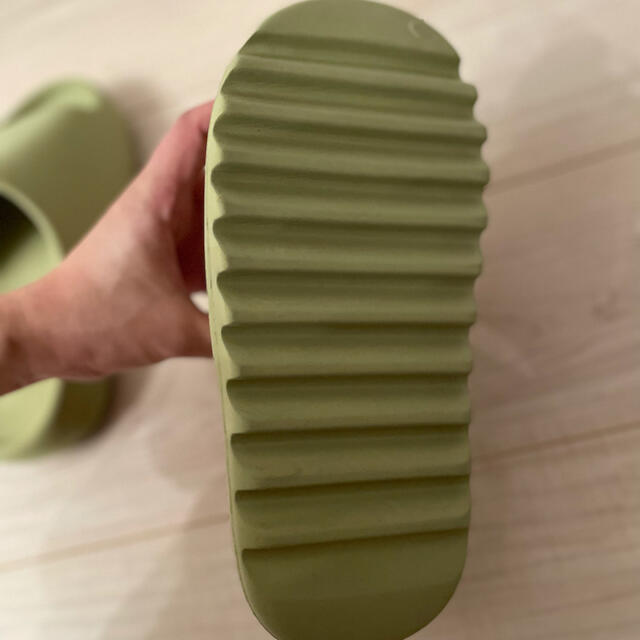 adidas(アディダス)のYeezy slide resin US8 メンズの靴/シューズ(サンダル)の商品写真