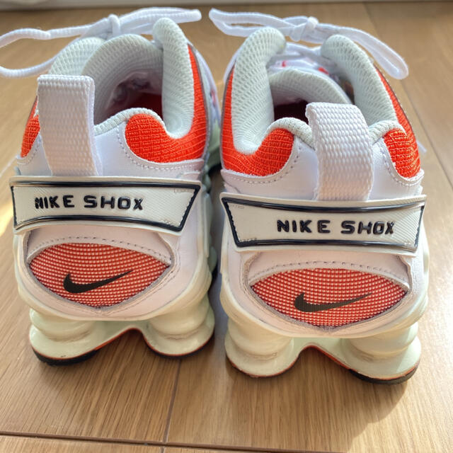 BEAUTY&YOUTH UNITED ARROWS(ビューティアンドユースユナイテッドアローズ)のNIKE SHOX 23cm レディースの靴/シューズ(スニーカー)の商品写真