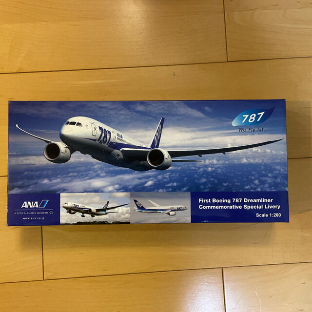 ANA(全日本空輸)(エーエヌエー(ゼンニッポンクウユ))のBoeing 787-8 プラモデル　1:200 エンタメ/ホビーのおもちゃ/ぬいぐるみ(模型/プラモデル)の商品写真