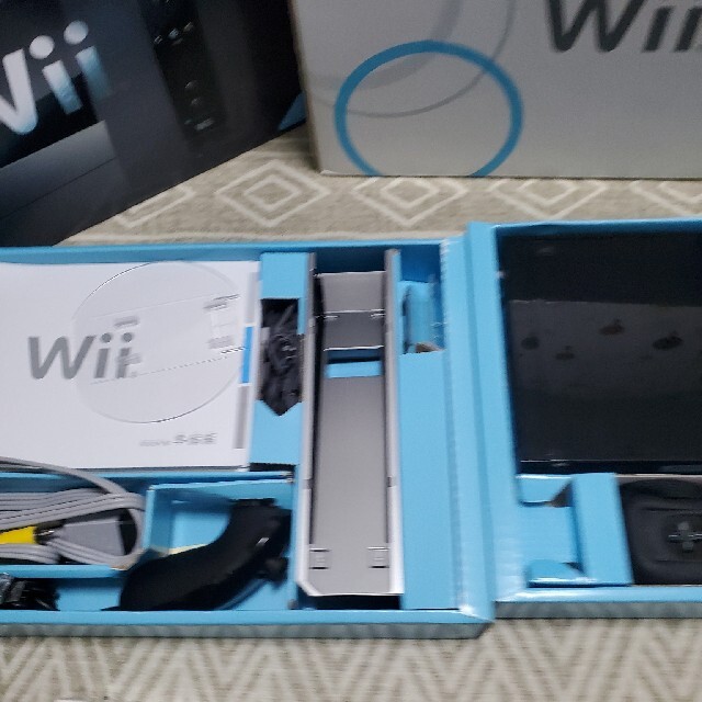 任天堂Wii 　本体+ソフト2本+コントローラーカバー