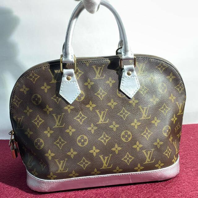 LOUIS VUITTON(ルイヴィトン)の目玉　ルイヴィトン　アルマ　M51130 モノグラム　シルバー　レディース　美品 レディースのバッグ(ハンドバッグ)の商品写真