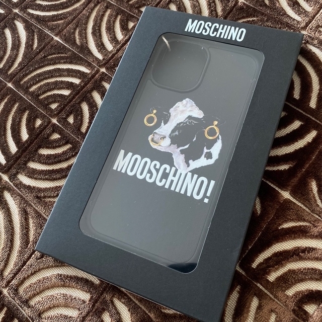 MOSCHINO(モスキーノ)の残１【新品】Moschino モスキーノ ウシ iPhoneケース スマホケース スマホ/家電/カメラのスマホアクセサリー(iPhoneケース)の商品写真