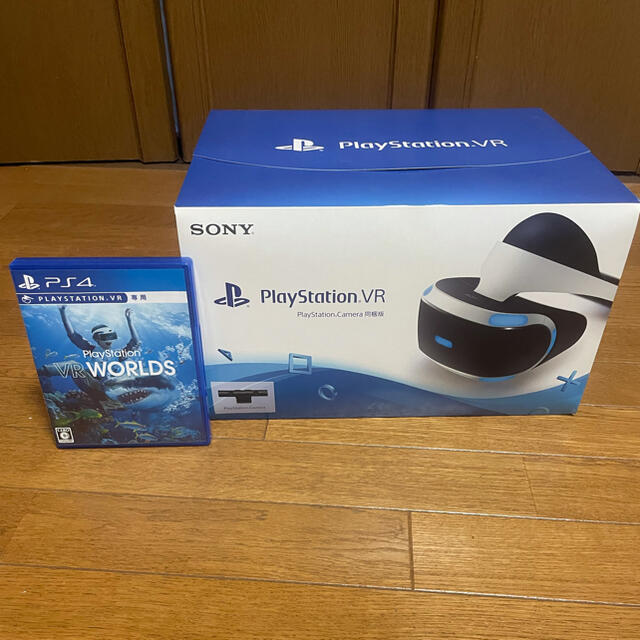 PlayStation VR(プレイステーションヴィーアール)のPlayStation VRと、VRワールドのｿﾌﾄです。 エンタメ/ホビーのゲームソフト/ゲーム機本体(家庭用ゲーム機本体)の商品写真