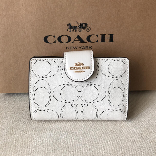 COACH - タグ付き新品☆COACH コーチ 秋冬新作 二つ折り財布 チョーク ...