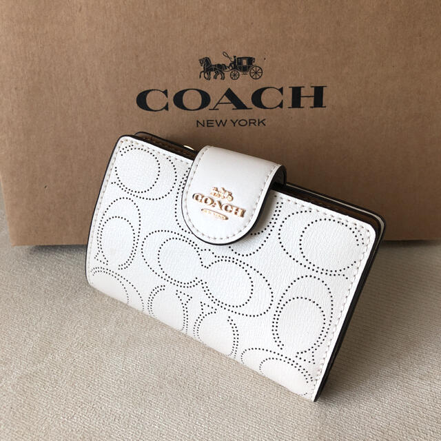 COACH - タグ付き新品☆COACH コーチ 秋冬新作 二つ折り財布 チョーク