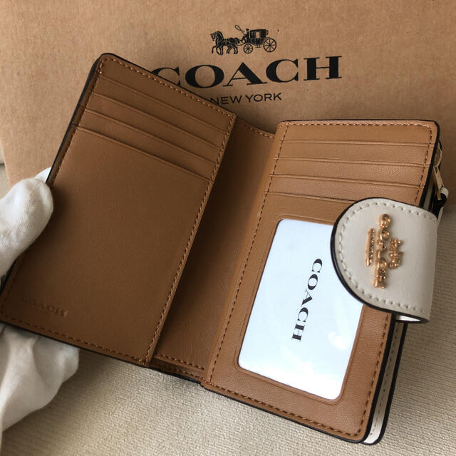 新品 未使用 COACH 二つ折り財布 コンパクト チョーク ケアカード付き