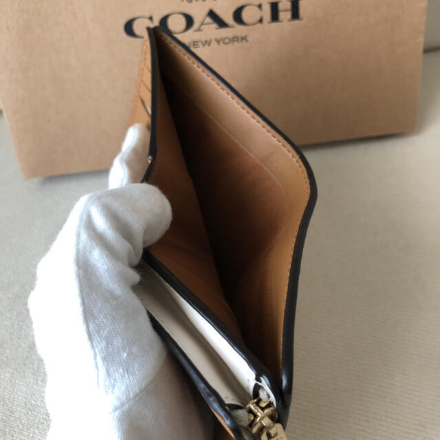 新品 未使用 COACH 二つ折り財布 コンパクト チョーク ケアカード付き