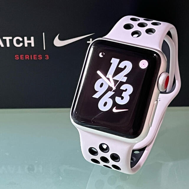 Apple Watch シリーズ3 Nike LTE シルバーアルミ 38mm Apple Watch シリーズ3 Nike LTE シルバーアルミ 38mm