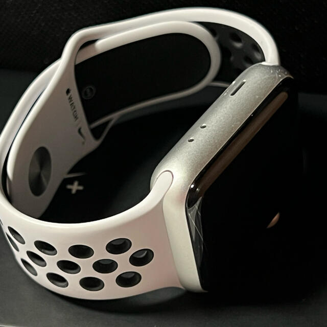 Apple Watch シリーズ3 Nike LTE シルバーアルミ 38mm Apple Watch シリーズ3 Nike LTE シルバーアルミ 38mm