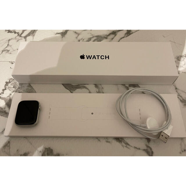 Apple Watch SE（GPSモデル） 44mm シルバーアルミニウム