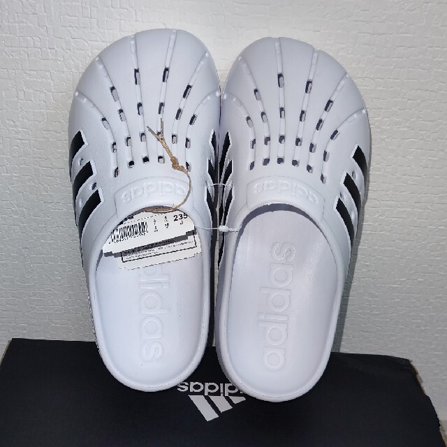 adidas(アディダス)のadidas ユニセックス サンダル CLOG U 23.5cm キッズ/ベビー/マタニティのキッズ靴/シューズ(15cm~)(サンダル)の商品写真