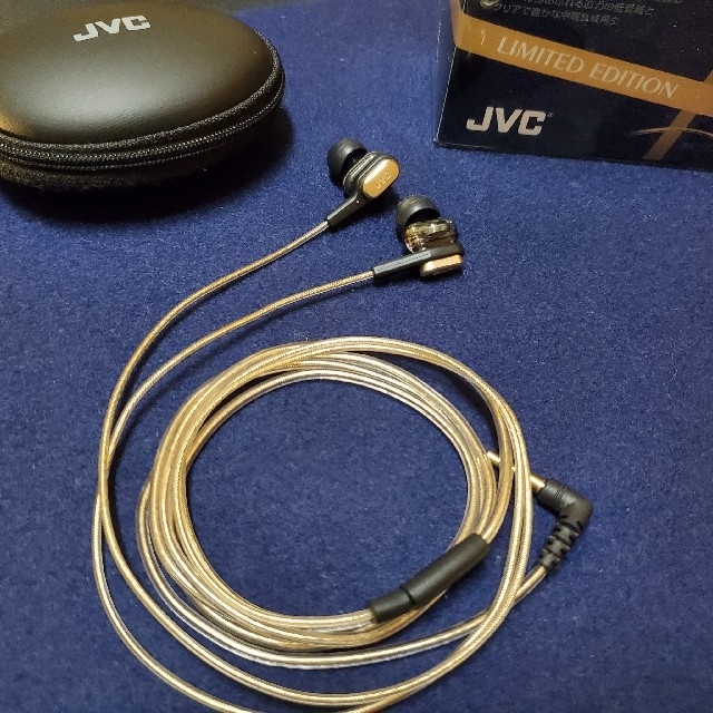 KENWOOD(ケンウッド)のJVC HA-FXT90L2 数量限定モデル 密閉型インナーイヤーヘッドホン スマホ/家電/カメラのオーディオ機器(ヘッドフォン/イヤフォン)の商品写真