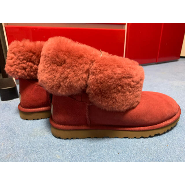 UGG(アグ)の【送料無料】UGG Bailey Button ベイリーボタン RED 美品 レディースの靴/シューズ(ブーツ)の商品写真