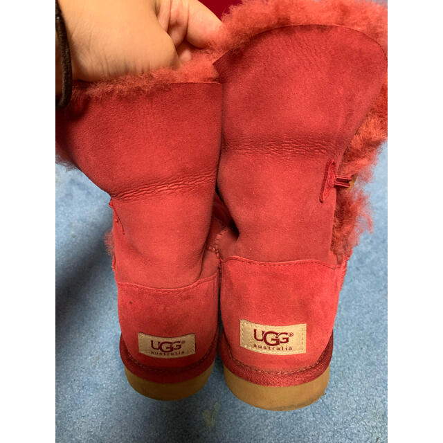 UGG(アグ)の【送料無料】UGG Bailey Button ベイリーボタン RED 美品 レディースの靴/シューズ(ブーツ)の商品写真