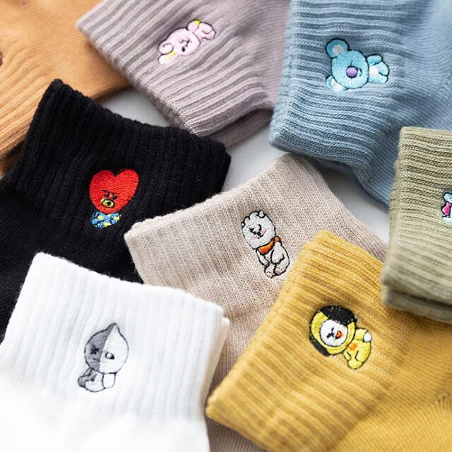 防弾少年団(BTS)(ボウダンショウネンダン)の★BT21★靴下 ソックス 8足セット くすみカラー BTS 防弾少年団 レディースのレッグウェア(ソックス)の商品写真