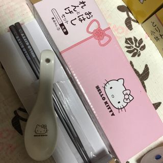 ハローキティ(ハローキティ)の最終値下げ！ 非売品！ キティちゃんのお箸とレンゲセット(カトラリー/箸)