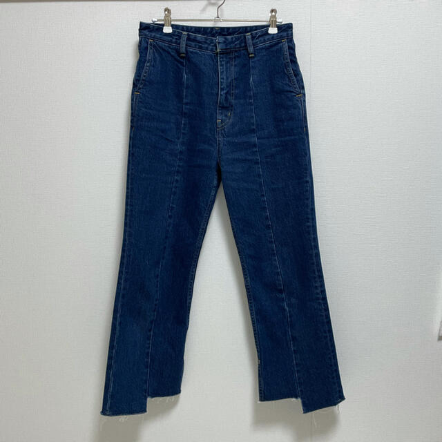 Spick & Span(スピックアンドスパン)のSpick&Span 【5 1/2】Boys-Line クロップドデニム レディースのパンツ(デニム/ジーンズ)の商品写真