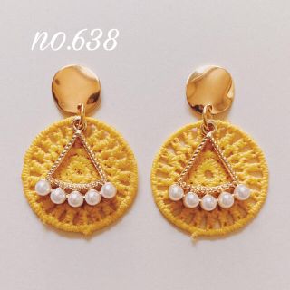 no.638 ラウンド 刺繍ワッペン イエロー パール ピアス、イヤリング(イヤリング)