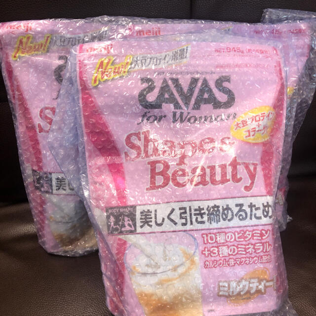 SAVAS(ザバス)の【新品未開封】ザバス　フォーウーマン　シェイプ&ビューティ　945g ３袋セット 食品/飲料/酒の健康食品(プロテイン)の商品写真