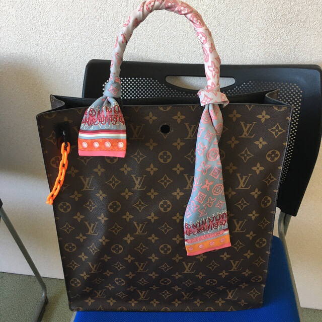 LOUIS VUITTON(ルイヴィトン)のLOUIS VUITTON  サック プラ ヴァージル メンズ トートバッグ ！ メンズのバッグ(トートバッグ)の商品写真