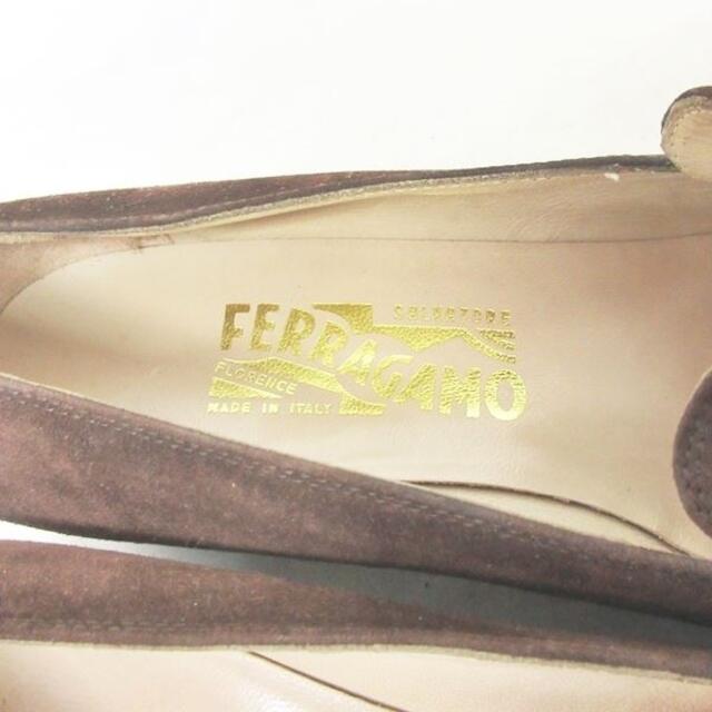 Salvatore Ferragamo(サルヴァトーレフェラガモ)のサルヴァトーレフェラガモ ガンチーニ ビットローファー スエード 7 1/2 D レディースの靴/シューズ(ローファー/革靴)の商品写真